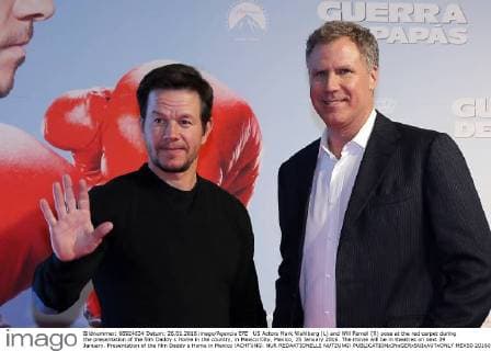 US Actors Mark Wahlberg (L) and Will Ferrell (R) pose at the red carpet during the presentation of the film Daddy s Home in the country, in Mexico City, Mexico, 25 January 2016. The movie will be in theatres on next 29 January. Presentation of the film Daddy s Home in Mexico !ACHTUNG: NUR REDAKTIONELLE NUTZUNG!  MEX50 20160126-635893758185440548