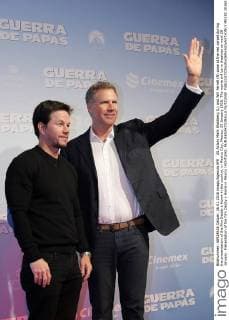 US Actors Mark Wahlberg (L) and Will Ferrell (R) pose at the red carpet during the presentation of the film Daddy s Home in the country, in Mexico City, Mexico, 25 January 2016. The movie will be in theatres on next 29 January. Presentation of the film Daddy s Home in Mexico !ACHTUNG: NUR REDAKTIONELLE NUTZUNG!  MEX50 20160126-635893758205252421