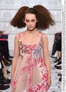 Paris Fashion Week - Schiaparelli Modenschau 204258 Marineau Starface 2016-01-25 Paris France Paris Fashion week. Defilé Haute Couture Printemps été 2016 Schiaparelli Schiaparelli, Couture spring-summer 2016 Paris, France Editorial use only _sans_perso  Copyright: xMarineaux STAR_204258_029