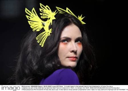 A model takes to the catwalk during the presentation of Julien Fournie s collection as part of the 2016 Spring Summer High Fashion collections in Paris, on January 26, 2016.  PAR20160126103 MAYAxVIDON-WHITE