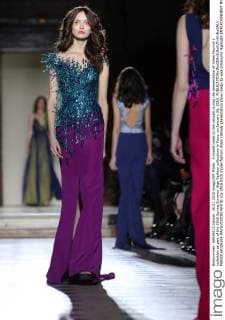A model takes to the catwalk during the presentation of Julien Fournie s collection as part of the 2016 Spring Summer High Fashion collections in Paris, on January 26, 2016.  PAR20160126104 MAYAxVIDON-WHITE