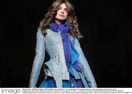 A model takes to the catwalk during the presentation of Julien Fournie s collection as part of the 2016 Spring Summer High Fashion collections in Paris, on January 26, 2016.  PAR20160126108 MAYAxVIDON-WHITE