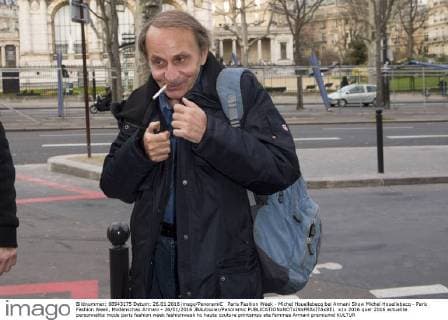 Paris Fashion Week - Michel Houellebecq bei Armani Show Michel Houellebecq - Paris Fashion Week, Modenschau Armani - 26 01 2016 JBAutissier Panoramic 