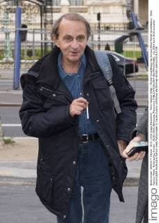 Paris Fashion Week - Michel Houellebecq bei Armani Show Michel Houellebecq - Paris Fashion Week, Modenschau Armani - 26 01 2016 JBAutissier Panoramic 