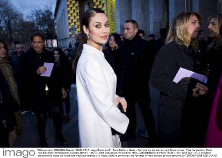 Paris Fashion Week - Prominente bei der Armani Modenschau Olga Kurylenko - Paris Fashion Week, Modenschau Giorgio Armani - 26 01 2016 JBAutissier Panoramic 