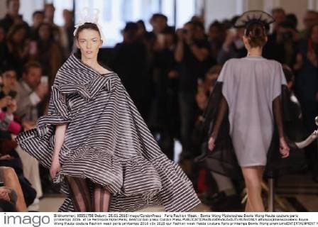 Paris Fashion Week - Bowie Wong Modenschau Bowie Wong Haute couture paris printemps 2016. at Le Peninsula Hotel Paris, 644 cordon press Cordon Press  alfonsoxjimenezxvalero Bowie Wong Haute couture Fashion week paris printemps 2016