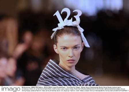 Paris Fashion Week - Bowie Wong Modenschau Bowie Wong Haute couture paris printemps 2016. at Le Peninsula Hotel Paris, 644 cordon press Cordon Press  alfonsoxjimenezxvalero Bowie Wong Haute couture Fashion week paris printemps 2016