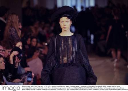 Paris Fashion Week - Bowie Wong Modenschau Bowie Wong Haute couture paris printemps 2016. at Le Peninsula Hotel Paris, 644 cordon press Cordon Press  alfonsoxjimenezxvalero Bowie Wong Haute couture Fashion week paris printemps 2016