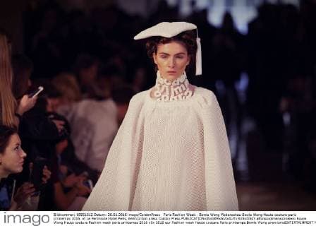 Paris Fashion Week - Bowie Wong Modenschau Bowie Wong Haute couture paris printemps 2016. at Le Peninsula Hotel Paris, 644 cordon press Cordon Press  alfonsoxjimenezxvalero Bowie Wong Haute couture Fashion week paris printemps 2016