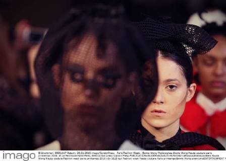 Paris Fashion Week - Bowie Wong Modenschau Bowie Wong Haute couture paris printemps 2016. at Le Peninsula Hotel Paris, 644 cordon press Cordon Press  alfonsoxjimenezxvalero Bowie Wong Haute couture Fashion week paris printemps 2016