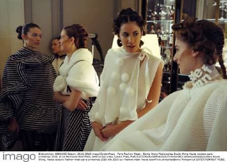 Paris Fashion Week - Bowie Wong Modenschau Bowie Wong Haute couture paris printemps 2016. at Le Peninsula Hotel Paris, 644 cordon press Cordon Press  alfonsoxjimenezxvalero Bowie Wong, Haute couture Fashion week paris printemps 2016