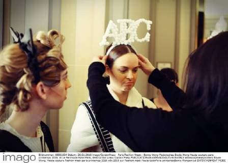 Paris Fashion Week - Bowie Wong Modenschau Bowie Wong Haute couture paris printemps 2016. at Le Peninsula Hotel Paris, 644 cordon press Cordon Press  alfonsoxjimenezxvalero Bowie Wong, Haute couture Fashion week paris printemps 2016