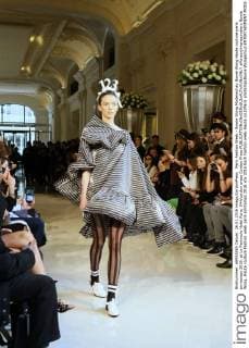 Paris Fashion Week - Bowie Wong Modenschau Bowie Wong Haute couture paris printemps 2016. at Le Peninsula Hotel Paris, 644 cordon press Cordon Press  alfonsoxjimenezxvalero Bowie Wong, Haute couture Fashion week paris printemps 2016