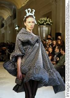 Paris Fashion Week - Bowie Wong Modenschau Bowie Wong Haute couture paris printemps 2016. at Le Peninsula Hotel Paris, 644 cordon press Cordon Press  alfonsoxjimenezxvalero Bowie Wong, Haute couture Fashion week paris printemps 2016