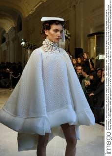 Paris Fashion Week - Bowie Wong Modenschau Bowie Wong Haute couture paris printemps 2016. at Le Peninsula Hotel Paris, 644 cordon press Cordon Press  alfonsoxjimenezxvalero Bowie Wong, Haute couture Fashion week paris printemps 2016