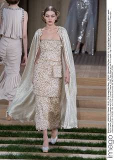 204282 Marineau Starface 2016-01-26 Grand Palais Paris France Paris Fashion week. Defilé Haute Couture Printemps été 2016. Chanel. People. PANO. Spe Editorial Use Only Hadid, Gigi  Copyright: xMarineaux STAR_204282_104