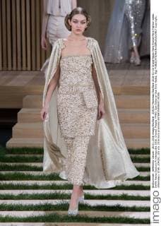 204282 Marineau Starface 2016-01-26 Grand Palais Paris France Paris Fashion week. Defilé Haute Couture Printemps été 2016. Chanel. People. PANO. Spe Editorial Use Only Hadid, Gigi  Copyright: xMarineaux STAR_204282_105