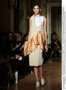 A model takes to the catwalk during the presentation of Ilja s collection as part of the 2016 Spring Summer High Fashion collections in Paris, on January 27, 2016.  PAR20160127103 MAYAxVIDON-WHITE