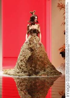 Guo Pei show Paris fashion week Haute couture primtemps 2016, 644 Cordon Press Cordon Press  alfonsoxjimenezxvalero Guo Pei at Paris fashion week Haute couture primtemps 2016