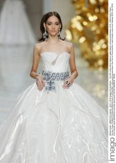 Guo Pei show Paris fashion week Haute couture primtemps 2016, 644 Cordon Press Cordon Press  alfonsoxjimenezxvalero Guo Pei at Paris fashion week Haute couture primtemps 2016