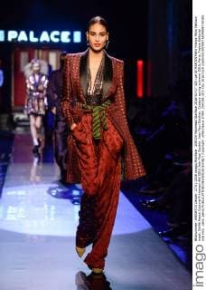 204339 Marineau Starface 2016-01-27 325 rue St MARTIN Paris France Paris Fashion week. Defilé Haute Couture Printemps été 2016 Jean Paul Gautier. Jean Paul Gaultier, Couture spring-summer 2016, Paris, France Editorial use only _sans_perso  Copyright: xMarineaux STAR_204339_003