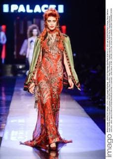 204339 Marineau Starface 2016-01-27 325 rue St MARTIN Paris France Paris Fashion week. Defilé Haute Couture Printemps été 2016 Jean Paul Gautier. Jean Paul Gaultier, Couture spring-summer 2016, Paris, France Editorial use only _sans_perso  Copyright: xMarineaux STAR_204339_029