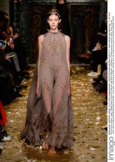204338 Marineau Starface 2016-01-27 Hotel Salomon de Rothschild - 11 Ru Paris France Paris Fashion week. Defilé Haute Couture Printemps été 2016 Valentino. Valentino, Couture spring-summer 2016, Paris, France _sans_perso  Copyright: xMarineaux STAR_204338_001