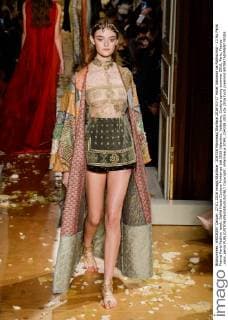 204338 Marineau Starface 2016-01-27 Hotel Salomon de Rothschild - 11 Ru Paris France Paris Fashion week. Defilé Haute Couture Printemps été 2016 Valentino. Valentino, Couture spring-summer 2016, Paris, France _sans_perso  Copyright: xMarineaux STAR_204338_005