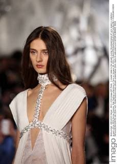 A model takes to the catwalk during the presentation of Loris Azzaro s collection as part of the 2016 Spring Summer High Fashion collections in Paris on January 28, 2016.  PAR20160128102 MAYAxVIDON-WHITE