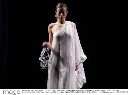 Fashion Week Rom - Atelier Persechino Modenschau Jan 31, 2016 - Rome, italy - Rome Fashion Week 2016, Atelier Persechino 2016. Rome Italy - ZUMAi15_