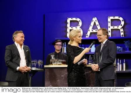 01.02.2016,Berlin, Deutschland, GER, AHGZ (Allgemeine Hotel- und Gastronomie Zeitung) zeichnet Hotelier des Jahres aus. Foto:(l.) Nico Hofmann, (m.) Judith Rakers, (r.) Frank Marrenbach ist der Hotelier des Jahres. Seit 2008 ist Frank Marrenbach CEO der Oetker Collection mit derzeit neun einzigartigen Hotels sowie seit dem Jahr 2000 geschäftsführender Direktor des Brenners Park-Hotel und Spa in Baden-Baden.