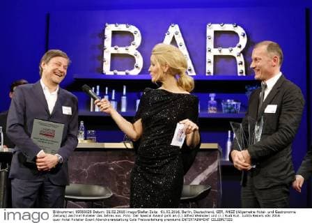 01.02.2016, Berlin, Deutschland, GER, AHGZ (Allgemeine Hotel- und Gastronomie Zeitung) zeichnet Hotelier des Jahres aus .Foto: Der Special Award geht an (l.) Alfred Weinzierl und (r.) Rudi Kull. Judith Rakers
