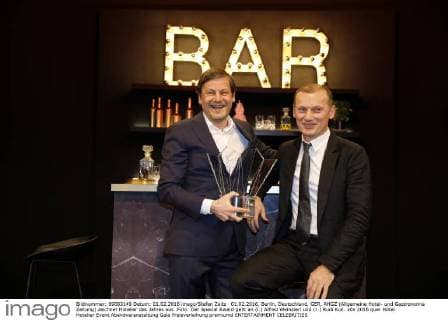 01.02.2016, Berlin, Deutschland, GER, AHGZ (Allgemeine Hotel- und Gastronomie Zeitung) zeichnet Hotelier des Jahres aus .Foto: Der Special Award geht an (l.) Alfred Weinzierl und (r.) Rudi Kull.