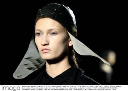 Bilder des Tages - 2.2.2016 (160202) -- BARCELONA, Feb. 2, 2016 -- A model presents the creation of Miriam Ponsa during the Barcelona 080 Fashion Week in Barcelona, Spain, Feb. 2, 2016. ) SPAIN-BARCELONA-FASHION WEEK PauxBarrena 