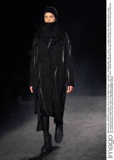 (160202) -- BARCELONA, Feb. 2, 2016 -- A model presents the creation of Miriam Ponsa during the Barcelona 080 Fashion Week in Barcelona, Spain, Feb. 2, 2016. ) SPAIN-BARCELONA-FASHION WEEK PauxBarrena 