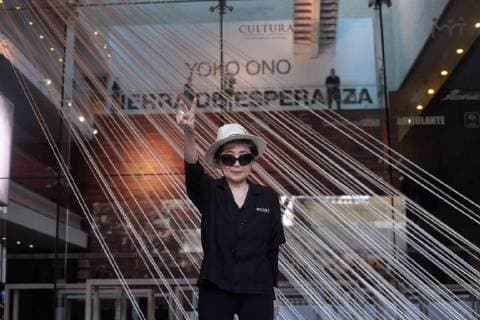 Themen der Woche Bilder des Tages - 2.2.2016 Japanese artist Yoko Ono attends the opening of her exhibition Land of Hope at the Museum of Tolerance and Memory in Mexico city, Mexico, 02 February 2016. EFE Sashenka Gutierrez YOKO ONO S EXHIBITION IN MEXICO CITY !ACHTUNG: NUR REDAKTIONELLE NUTZUNG!  MEX02 20160202-635900438322683073