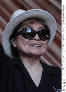 Japanese artist Yoko Ono attends the opening of her exhibition Land of Hope at the Museum of Tolerance and Memory in Mexico city, Mexico, 02 February 2016. EFE Sashenka Gutierrez YOKO ONO S EXHIBITION IN MEXICO CITY !ACHTUNG: NUR REDAKTIONELLE NUTZUNG!  MEX05 20160202-635900447854701859