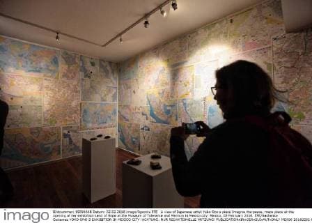 A view of Japanese artist Yoko Ono s piece Imagine the peace, maps piece at the opening of her exhibition Land of Hope at the Museum of Tolerance and Memory in Mexico city, Mexico, 02 February 2016. EFE Sashenka Gutierrez YOKO ONO S EXHIBITION IN MEXICO CITY !ACHTUNG: NUR REDAKTIONELLE NUTZUNG!  MEX06 20160202-635900448571049267