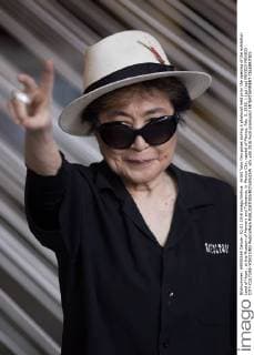 Artist Yoko Ono poses during a photocall held prior the opening of the exhibition Land of Hope , at tha Museum of Memory and Tolerance, in Mexico City, capital of Mexico, Feb. 2, 2016. ) (jg) (sp) MEXICO-MEXICO CITY-CULTURE-YOKO ONO PedroxMera 