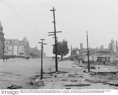 Dec. 17, 2015 - Van Ness Avenue, Limit of Fire, after Earthquake, San Francisco, California, USA, circa 1906 - ZUMAg145