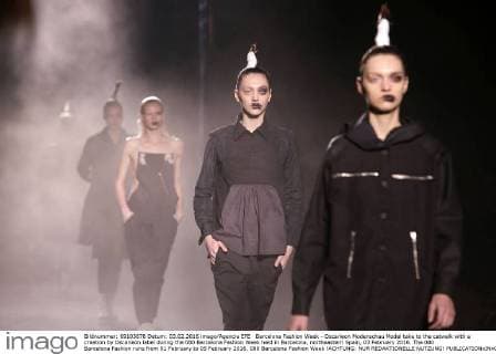 Barcelona Fashion Week - Oscarleon Modenschau Model take to the catwalk with a creation by Oscarleon label during the 080 Barcelona Fashion Week held in Barcelona, northeastern Spain, 03 February 2016. The 080 Barcelona Fashion runs from 01 February to 05 February 2016. 080 Barcelona Fashion Week !ACHTUNG: NUR REDAKTIONELLE NUTZUNG!  20160203-635901197295121630