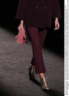 Barcelona Fashion Week - Lebor Gabala Modenschau A model takes to the catwalk with a creation by Lebor Gabala label during the 080 Barcelona Fashion Week held in Barcelona, northeastern Spain, 03 February 2016. The 080 Barcelona Fashion runs from 01 February to 05 February 2016. 080 Barcelona Fashion Week !ACHTUNG: NUR REDAKTIONELLE NUTZUNG!  20160203-635901224342601096