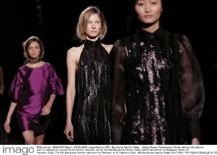 Barcelona Fashion Week - Justico Ruano Modenschau Models take to the catwalk with a creations by Justicia Ruano fashion designer during the 080 Barcelona Fashion Week held in Barcelona, northeastern Spain, 03 February 2016. The 080 Barcelona Fashion runs from 01 February to 05 February 2016. 080 Barcelona Fashion Week !ACHTUNG: NUR REDAKTIONELLE NUTZUNG!  20160203-635901270891666660