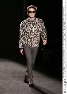 Model Jon Kortajarena takes to the catwalk with a creation by Custo Barcelona label during the 080 Barcelona Fashion Week held in Barcelona, northeastern Spain, 03 February 2016. The 080 Barcelona Fashion runs from 01 February to 05 February 2016. 080 Barcelona Fashion Week !ACHTUNG: NUR REDAKTIONELLE NUTZUNG!  20160203-635901349766168529