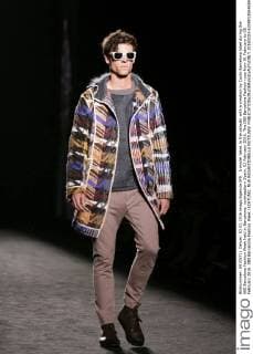 A model takes to the catwalk with a creation by Custo Barcelona label during the 080 Barcelona Fashion Week held in Barcelona, northeastern Spain, 03 February 2016. The 080 Barcelona Fashion runs from 01 February to 05 February 2016. 080 Barcelona Fashion Week !ACHTUNG: NUR REDAKTIONELLE NUTZUNG!  20160203-635901350465980043