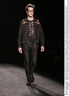 A model takes to the catwalk with a creation by Custo Barcelona label during the 080 Barcelona Fashion Week held in Barcelona, northeastern Spain, 03 February 2016. The 080 Barcelona Fashion runs from 01 February to 05 February 2016. 080 Barcelona Fashion Week !ACHTUNG: NUR REDAKTIONELLE NUTZUNG!  20160203-635901351389494123