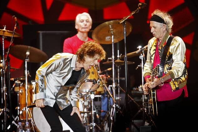 Lead singer of British band The Rolling Stones Mick Jagger (L) and guitarist Keith Richards (R) perform during a concert with his band at National Stadium Julio Martinez in Santiago de Chile, Chile, 03 February 2016. The group started their tour America Latina Olé Tour . The Rolling Stone concert in Chile !ACHTUNG: NUR REDAKTIONELLE NUTZUNG!  CH301 20160204-635901492586640869