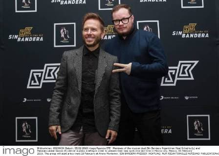Members of the musical duet Sin Bandera Argentinian Noel Schajris (L) and Mexican Leonel Garcia (R) deliver a press briefing in order to present their new work One last time in Mexico city, Mexico, 05 February 2016. The group will start a tour next 20 February at Arena Monterrey. SIN BANDERA PRESSER !ACHTUNG: NUR REDAKTIONELLE NUTZUNG!  MEX02 20160205-635902977880925657