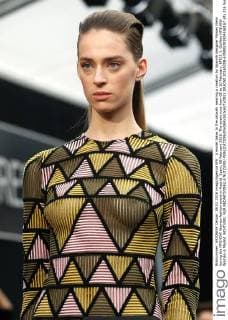 A model takes to the catwalk wearing a creation by Spanish designer Moises Nieto during the MFSHOW Woman fashion event in Madrid, Spain, 08 February 2016. The event runs from 08 to 10 February. EFE J. J. Guillem MFSHOW Woman in Madrid !ACHTUNG: NUR REDAKTIONELLE NUTZUNG!  GRA250 20160208-635905391924556167