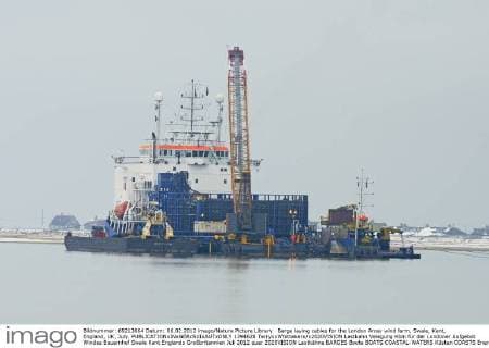 Barge laying cables for the London Array wind farm, Swale, Kent, England, UK, July.  1394628 TerryxxWhittakerx x2020VISION